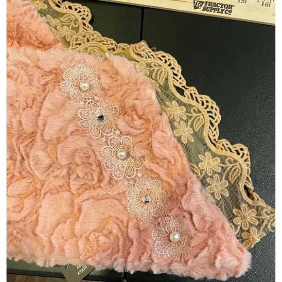 Chenille Style Faux Fur Scarf With Lace Pearl Detail Victorian NEW Dusty Rose #1 - Picture 3 of 5
